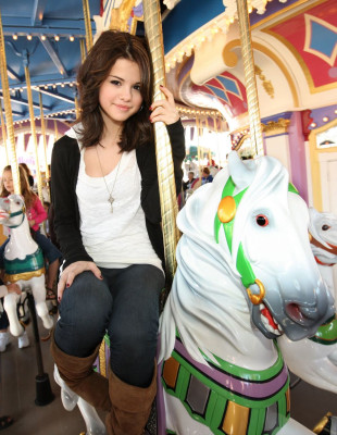 photo 24 in Selena Gomez gallery [id132592] 2009-02-09 00:00:00
