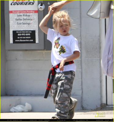 photo 3 in Jolie-Pitt gallery [id204873] 2009-11-25 00:00:00