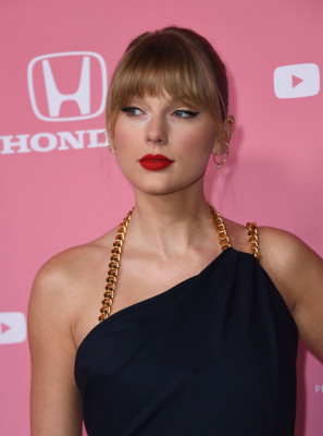 photo 6 in Taylor Swift gallery [id1194561] 2019-12-17 00:00:00