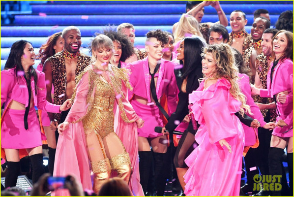 photo 7 in Taylor Swift gallery [id1191116] 2019-11-28 00:00:00