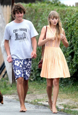 photo 22 in Taylor Swift gallery [id518524] 2012-08-03 00:00:00