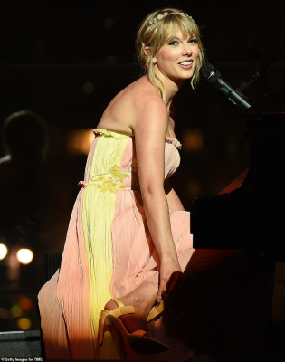 photo 9 in Taylor Swift gallery [id1125254] 2019-04-29 00:00:00
