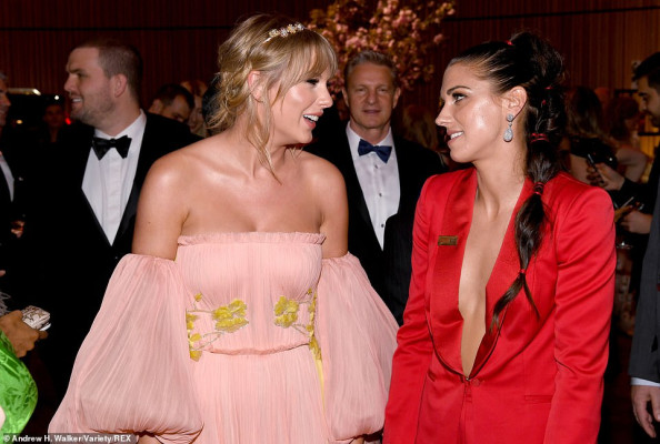 photo 8 in Taylor Swift gallery [id1125255] 2019-04-29 00:00:00
