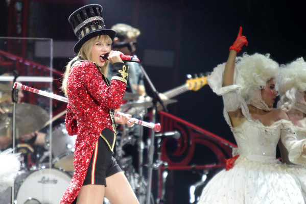 photo 3 in Taylor Swift gallery [id622813] 2013-08-06 00:00:00