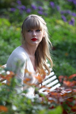 photo 12 in Taylor Swift gallery [id543408] 2012-10-15 00:00:00