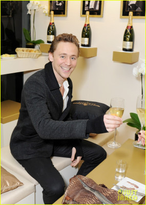 photo 11 in Tom Hiddleston gallery [id651006] 2013-12-08 00:00:00