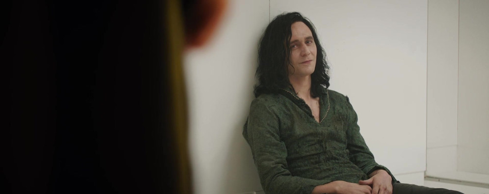 photo 5 in Tom Hiddleston gallery [id651003] 2013-12-08 00:00:00