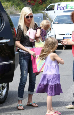photo 8 in Tori Spelling gallery [id690651] 2014-04-19 00:00:00