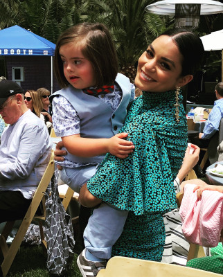 Vanessa Hudgens pic #1039068