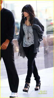 photo 17 in Vanessa Hudgens gallery [id128300] 2009-01-19 00:00:00