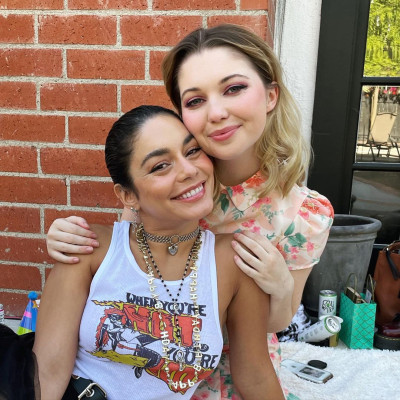 photo 10 in Vanessa Hudgens gallery [id1289159] 2021-12-19 00:00:00