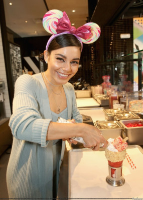 Vanessa Hudgens pic #1158145