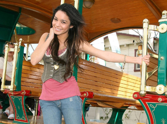 photo 14 in Vanessa Hudgens gallery [id128329] 2009-01-19 00:00:00