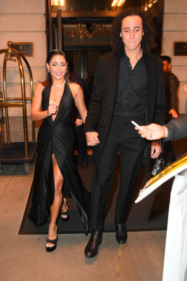 photo 3 in Vanessa Hudgens gallery [id1281325] 2021-11-18 00:00:00