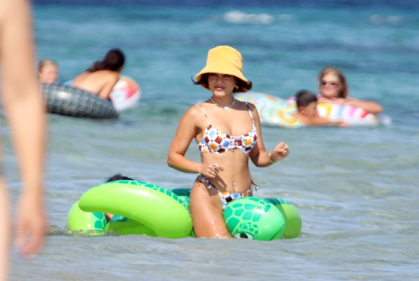 photo 26 in Vanessa Hudgens gallery [id1262297] 2021-07-29 00:00:00