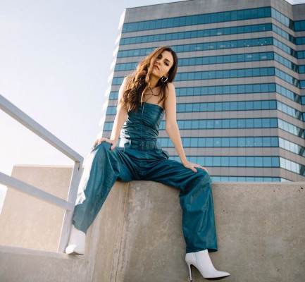 photo 3 in Victoria Justice gallery [id1144688] 2019-06-14 00:00:00