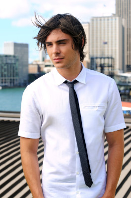 Zac Efron pic #581100
