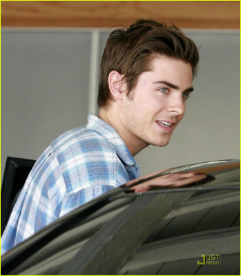 photo 6 in Zac Efron gallery [id169579] 2009-07-09 00:00:00