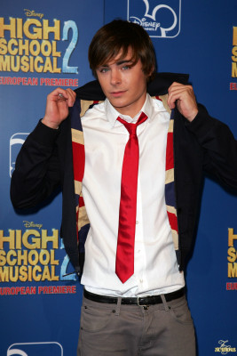 photo 16 in Zac Efron gallery [id134487] 2009-02-20 00:00:00