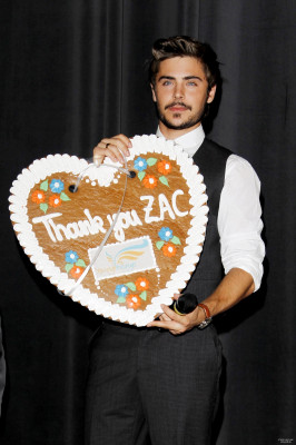 Zac Efron pic #287978