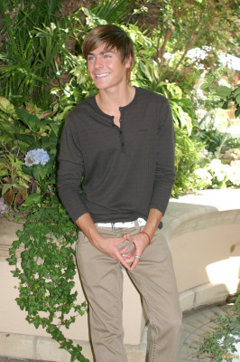 Zac Efron pic #193000