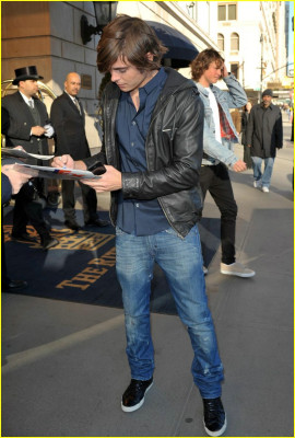 photo 14 in Zac Efron gallery [id147726] 2009-04-17 00:00:00