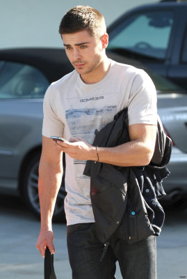photo 4 in Zac Efron gallery [id345669] 2011-02-22 00:00:00