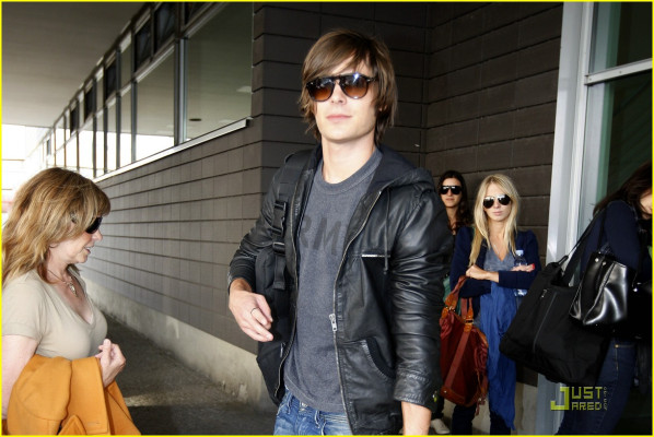 Zac Efron pic #151379