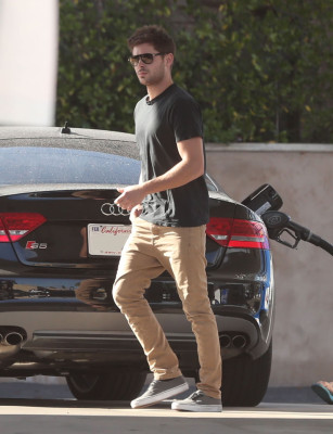 Zac Efron pic #556115