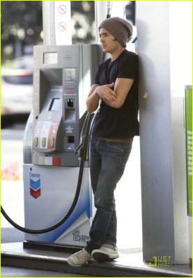 Zac Efron pic #138356