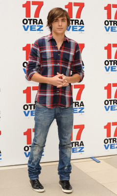 photo 29 in Zac Efron gallery [id156001] 2009-05-13 00:00:00