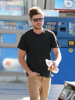 photo 27 in Zac Efron gallery [id562837] 2012-12-25 00:00:00