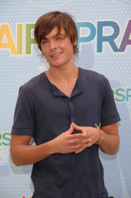 Zac Efron pic #346007