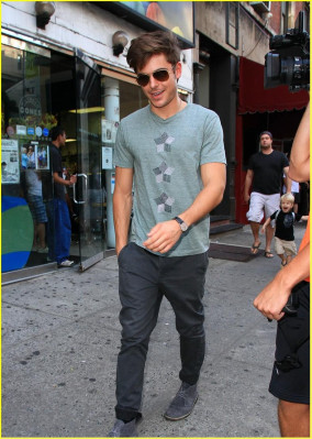 photo 27 in Zac Efron gallery [id293698] 2010-10-06 00:00:00