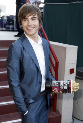 Zac Efron pic #131124