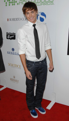 photo 21 in Zac Efron gallery [id132779] 2009-02-11 00:00:00