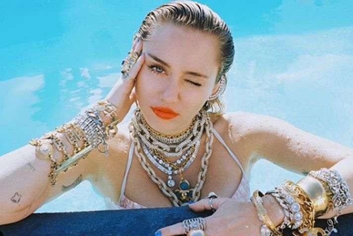 Miley Cyrus undergoes vocal cord surgery