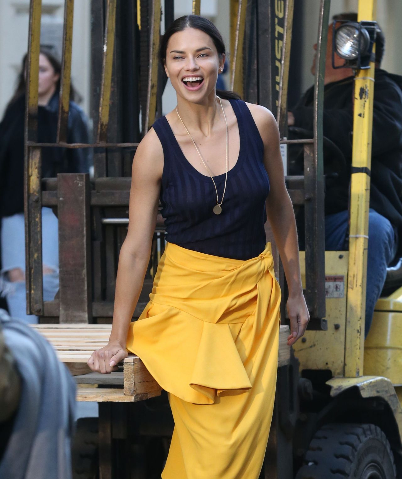Адриана Лима в фотосессии Yellow Skirt with a Blue Singlet Top – Photoshoot in NYC