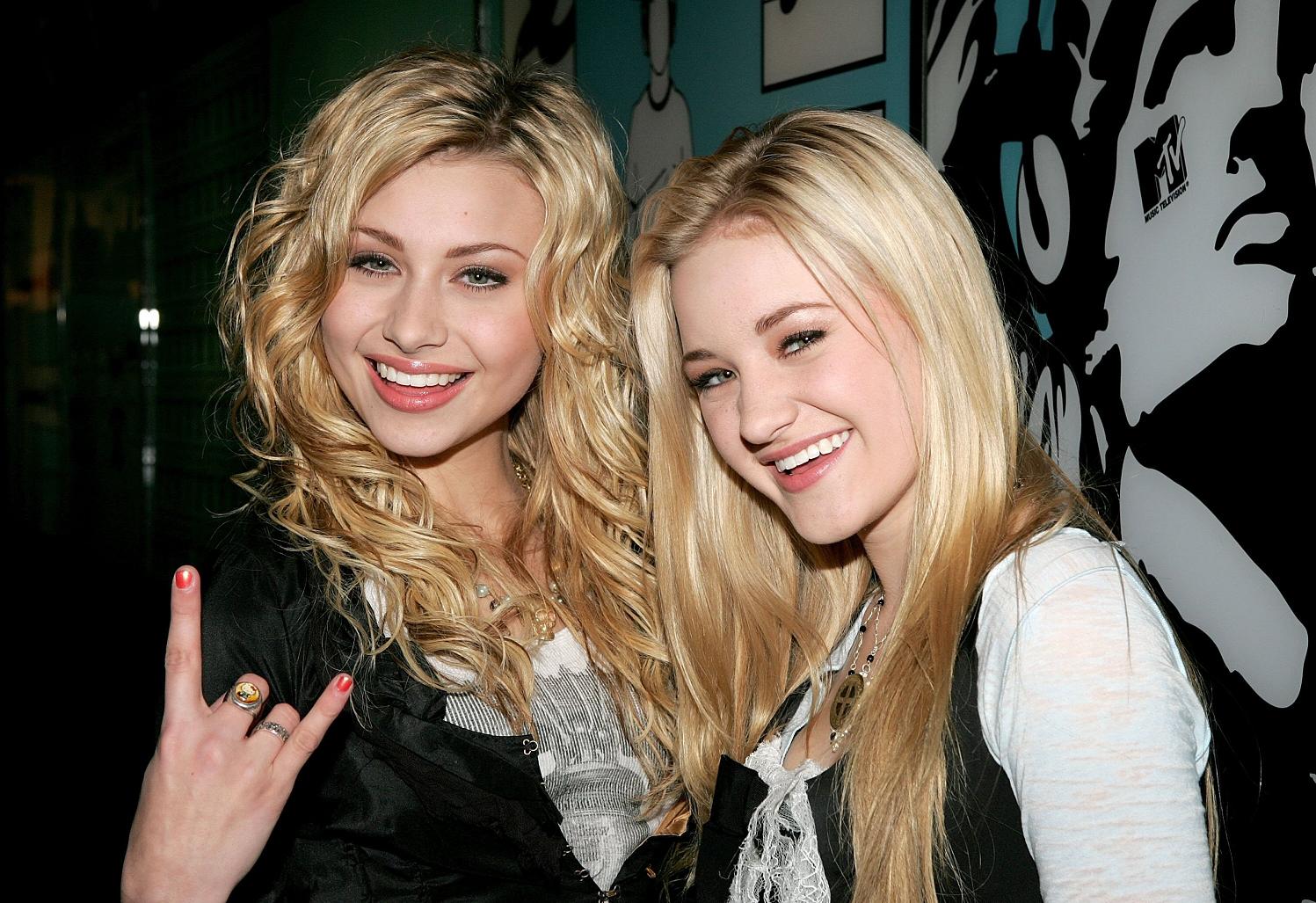 Aly And Aj Photo 1014 Of 1589 Pics Wallpaper Photo 462304 Theplace2