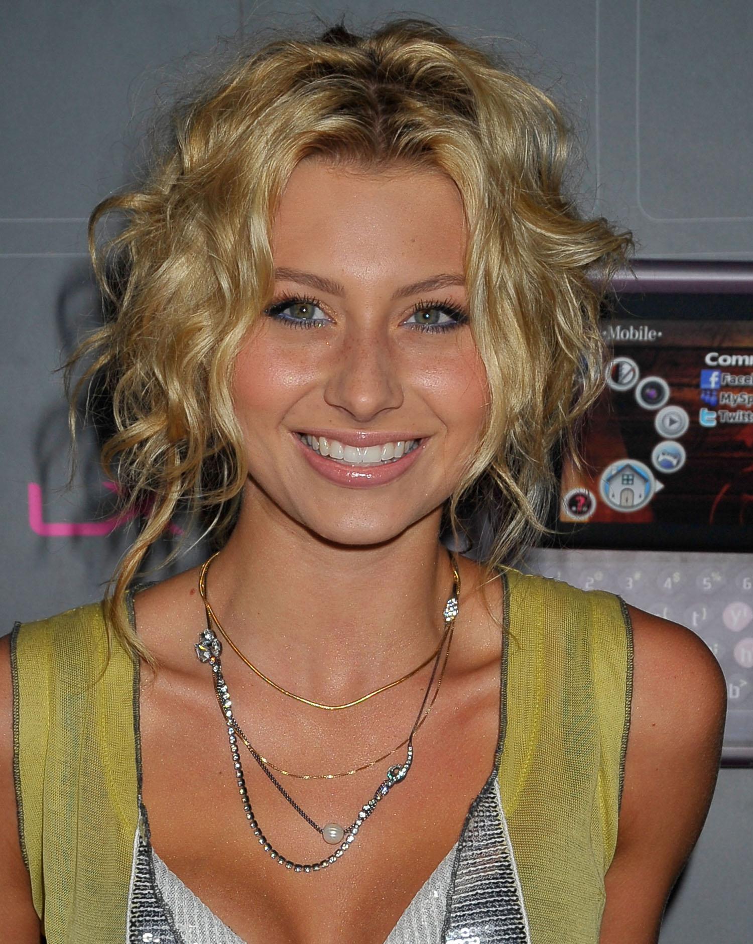 Alyson Michalka mouth