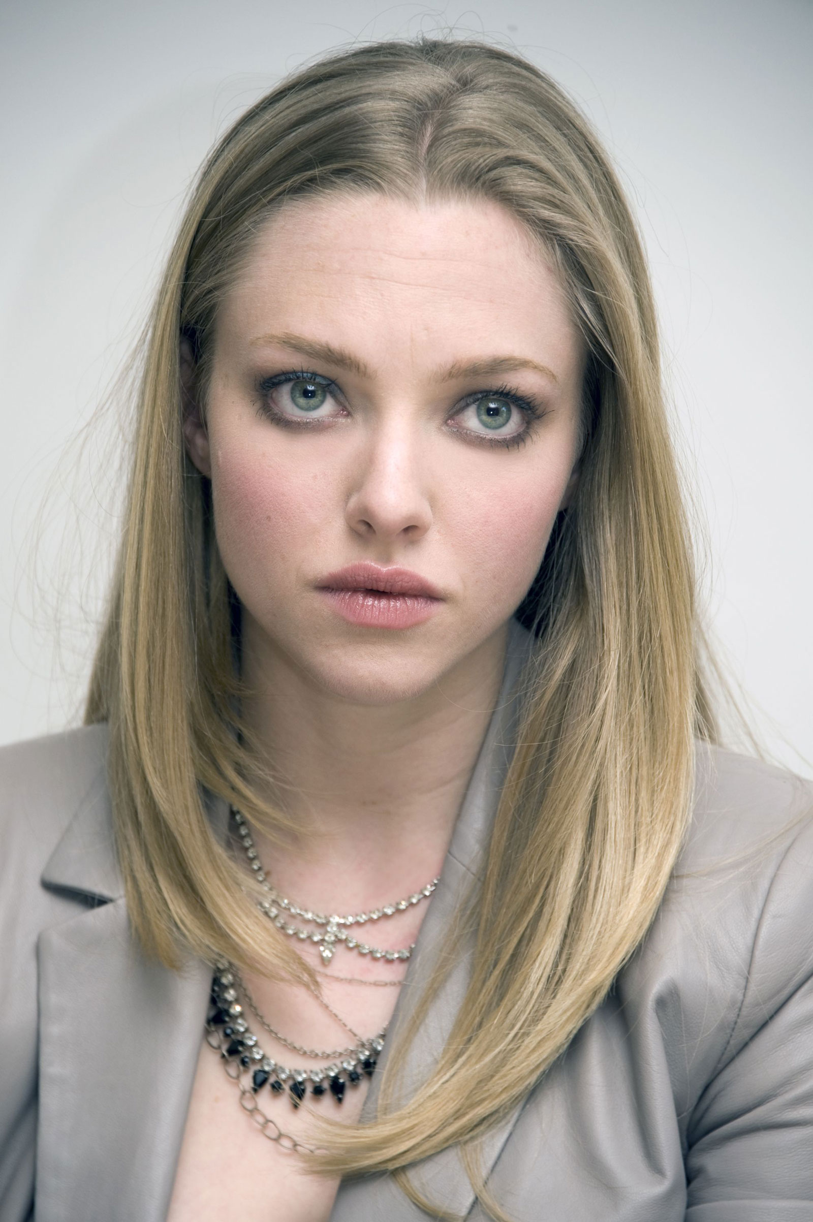 Amanda Seyfried photo 549 of 1558 pics, wallpaper - photo #447193 ...