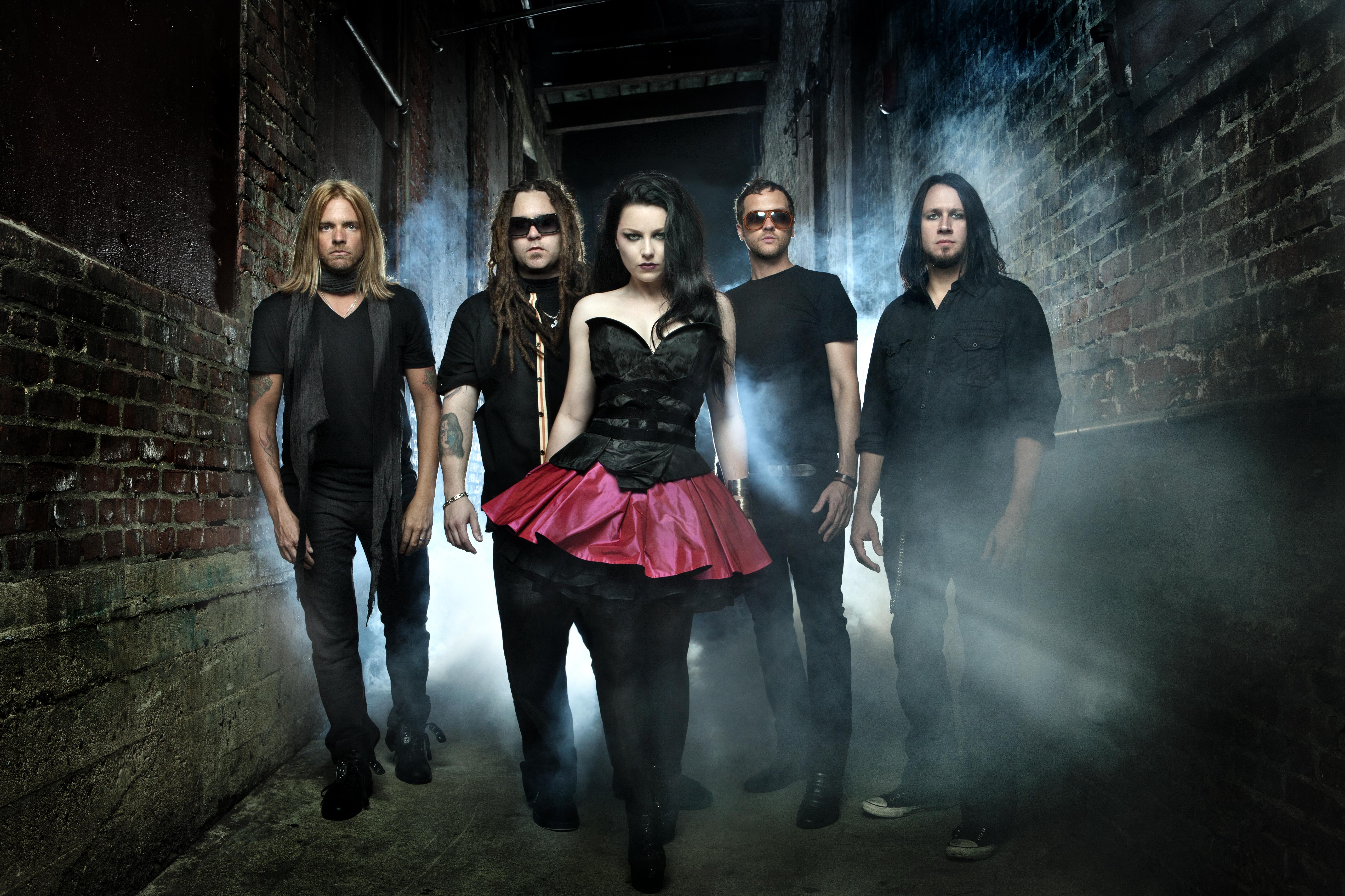 Me rock life. Evanescence. Evanescence рок-группа. Amy Lee Evanescence. Группа Evanescence 2003.