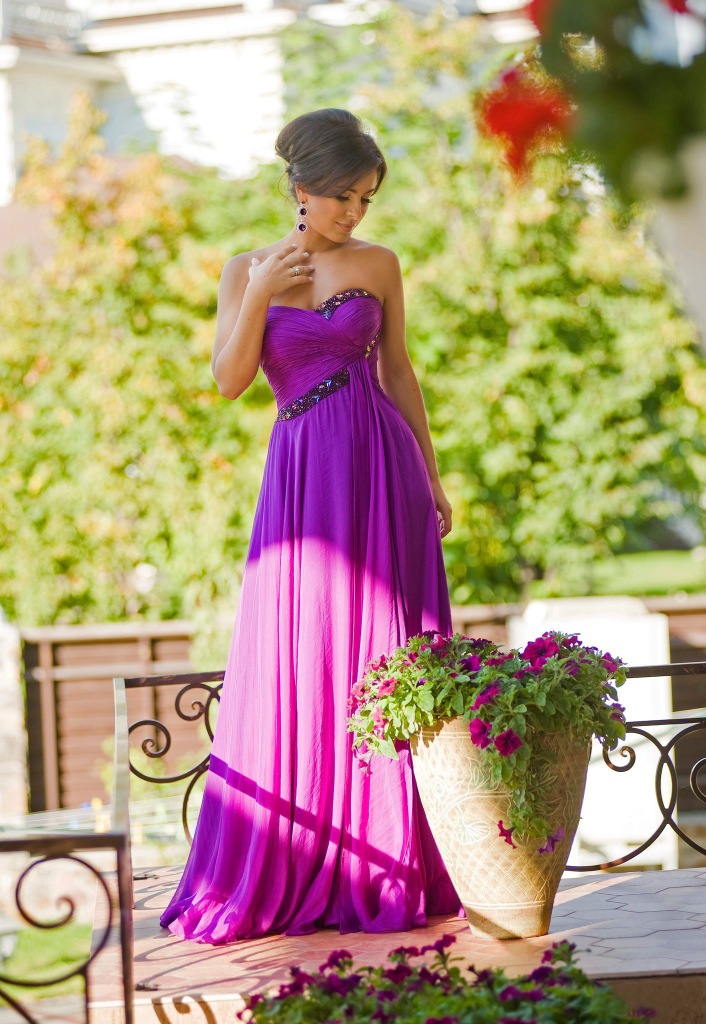 Красивое лиловое платье