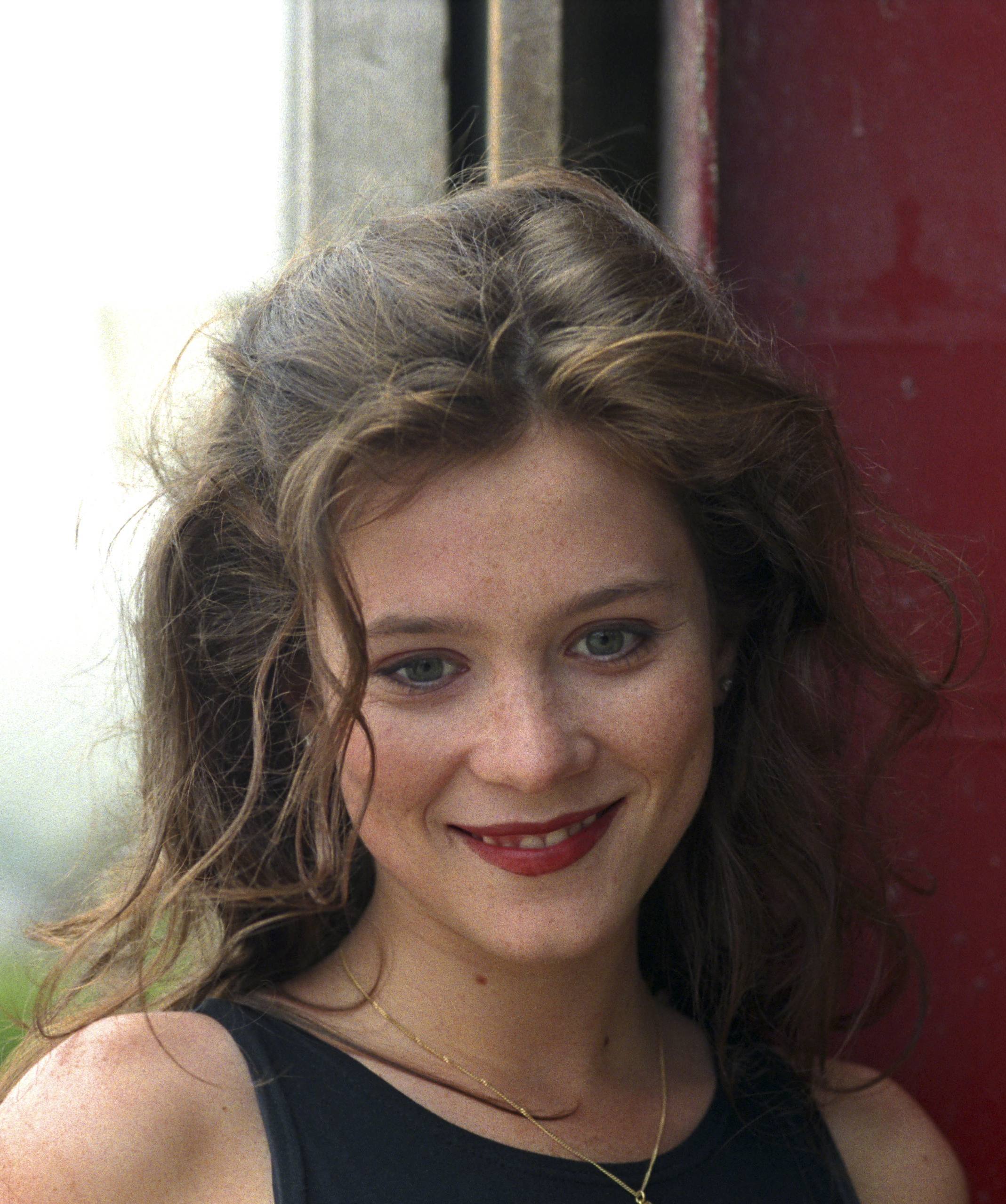 Next photo of Anna Friel