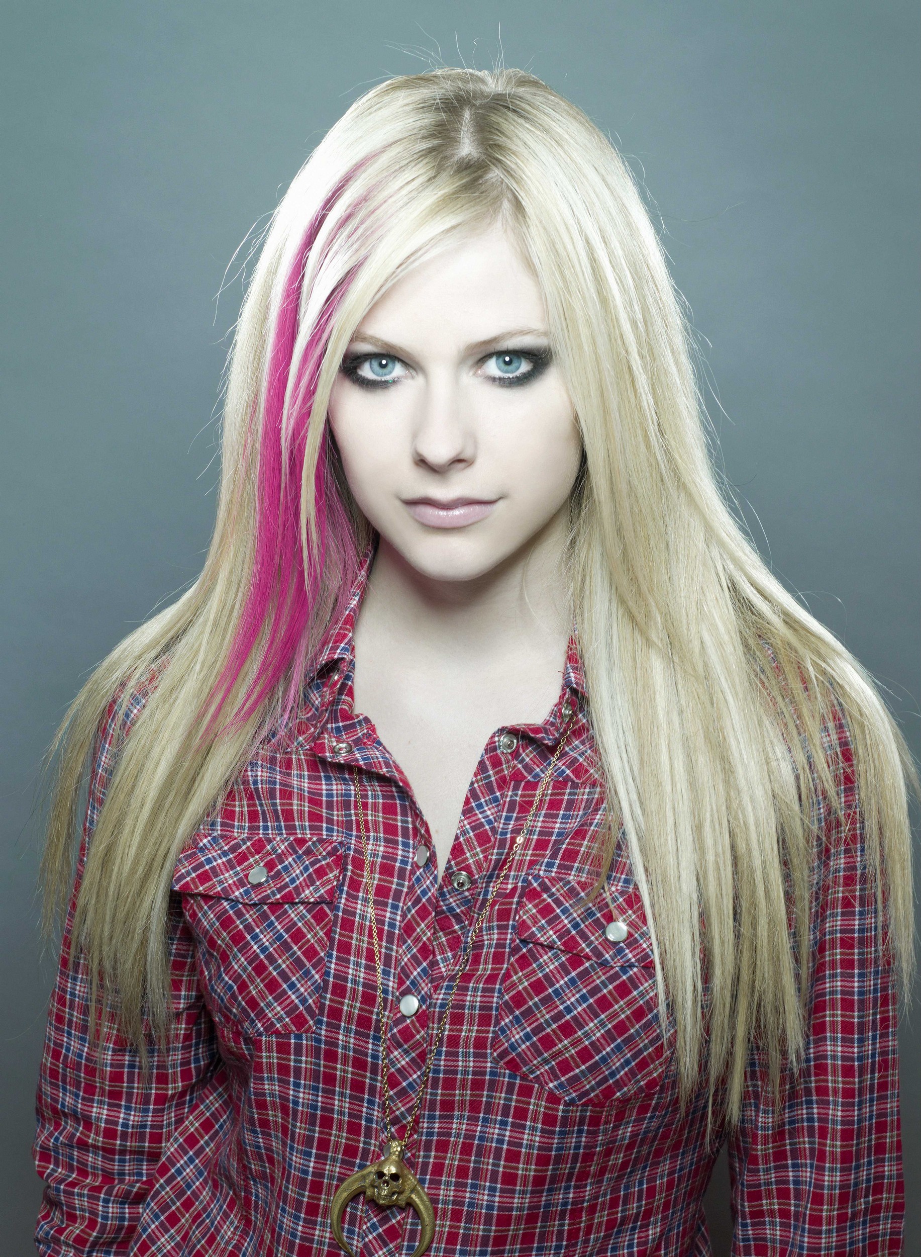 Avril Lavigne Photo 391 Of 1055 Pics Wallpaper Photo 140933 Theplace2