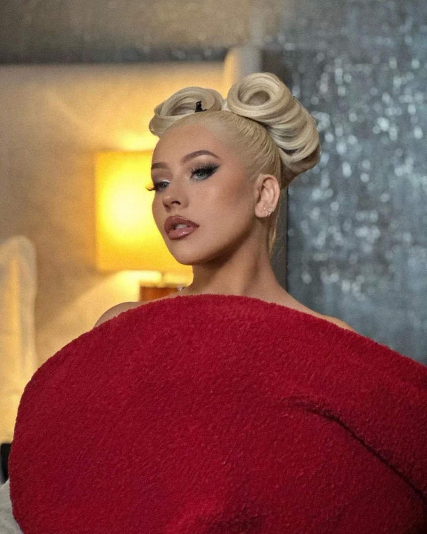 Christina Aguilera photo gallery - page #302 | ThePlace