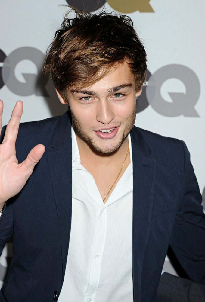 Next photo of Douglas Booth