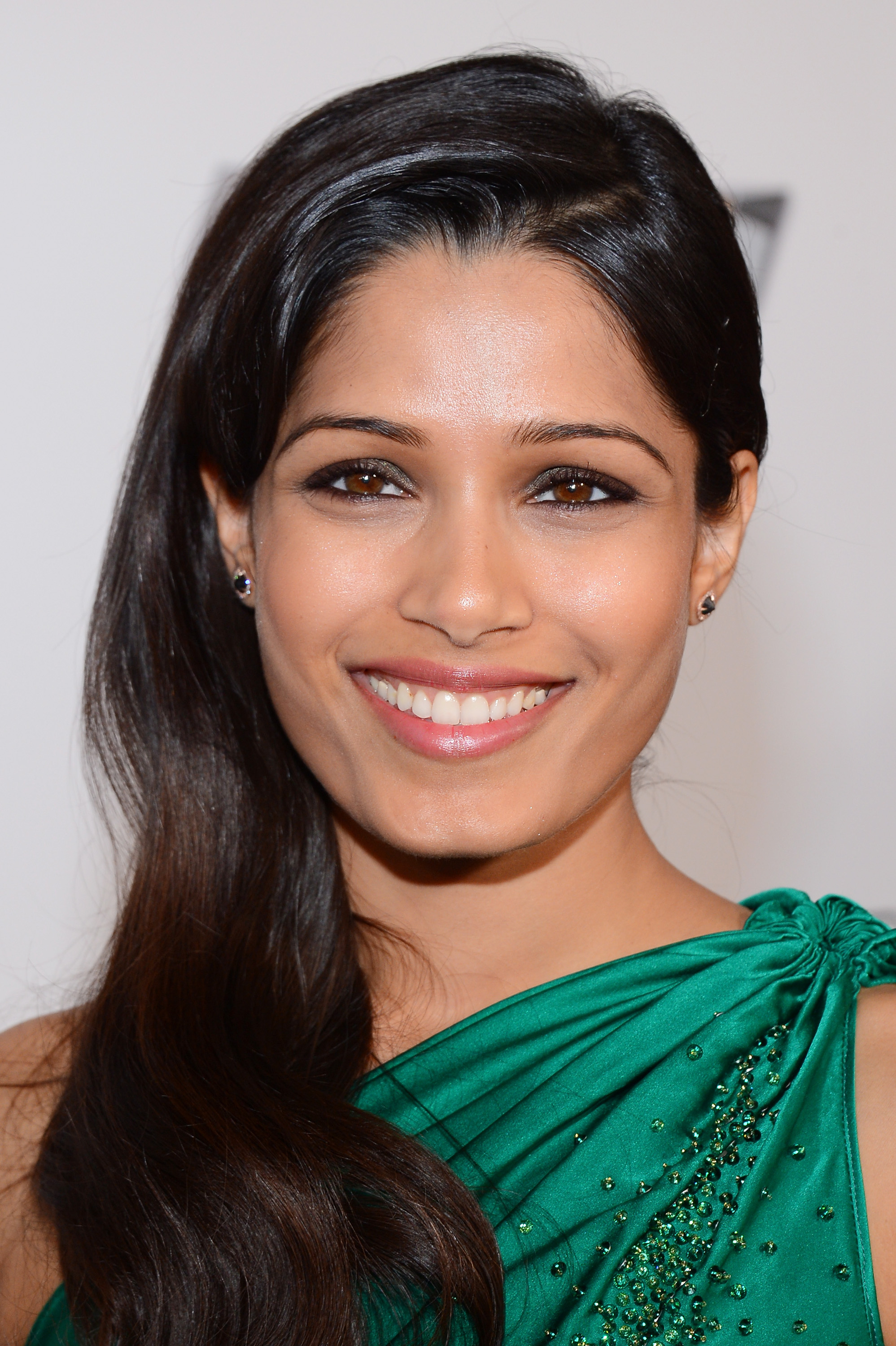 Freida Pinto photo 458 of 766 pics, wallpaper - photo #579152 - ThePlace2