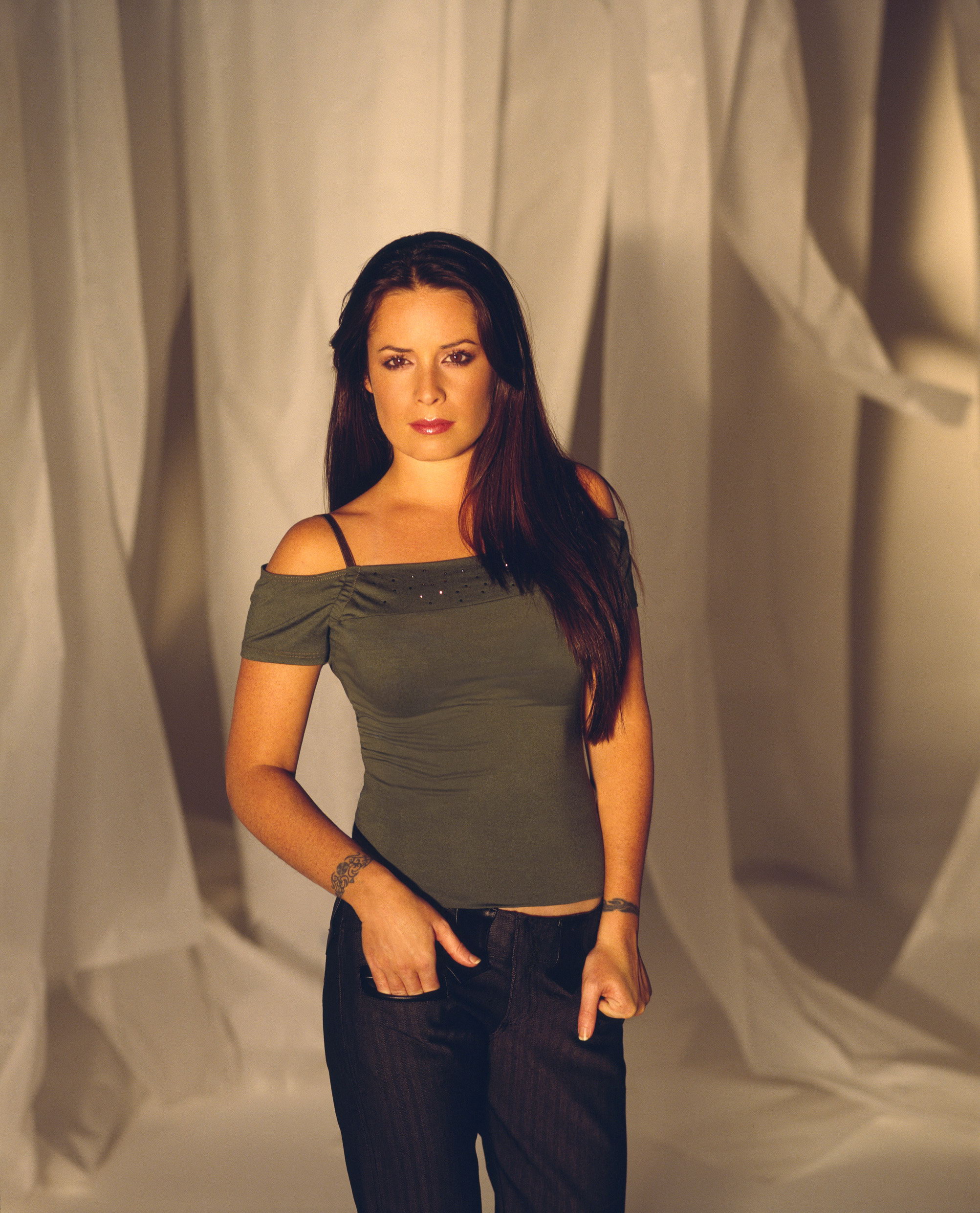 Holly Marie Combs photo gallery.