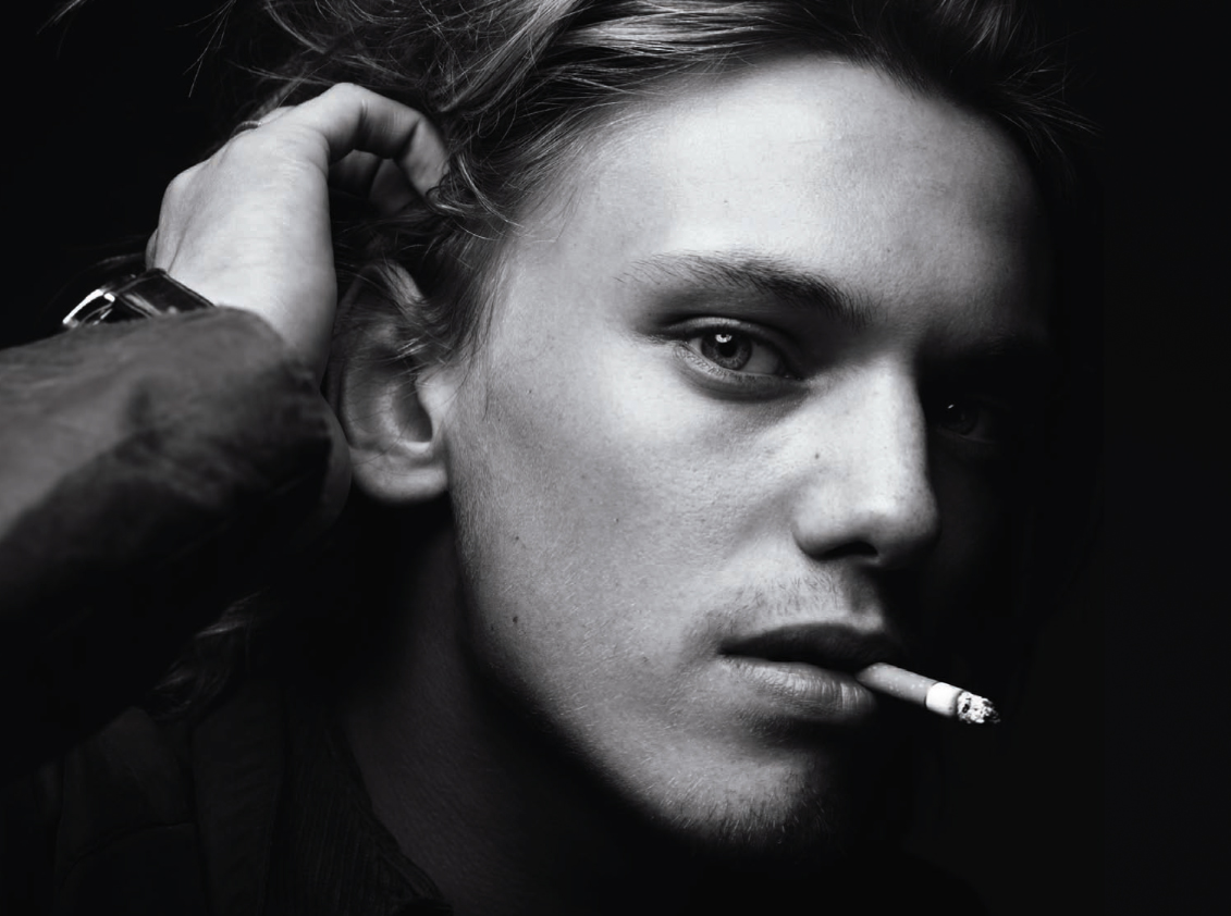 Next photo of Jamie Campbell Bower